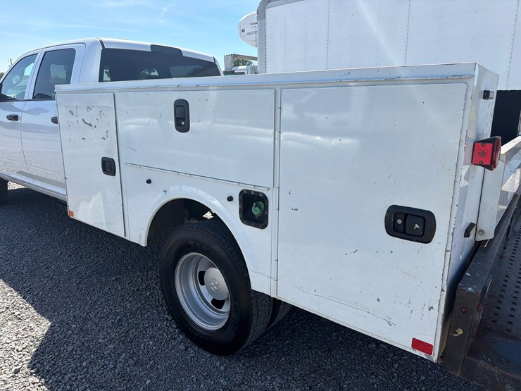 2016-dodge-3500-image-13