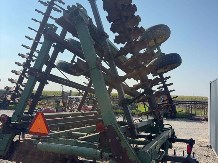 john-deere-325-image-8