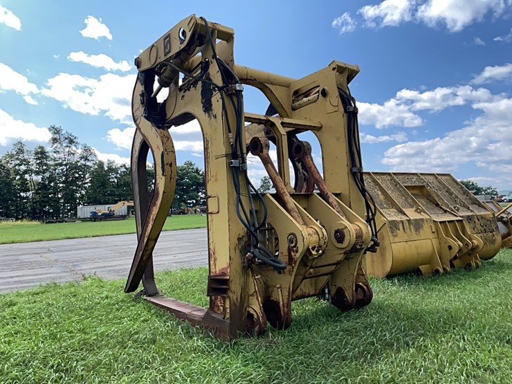 set-of-balderson-hydraulic-fork-grapple-rubber-tired-loader-attachment-image-4