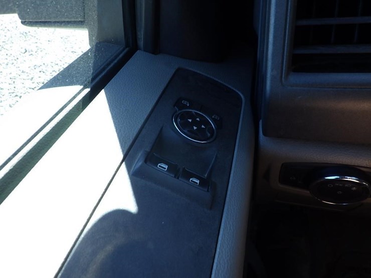 2020-ford-f550-image-37