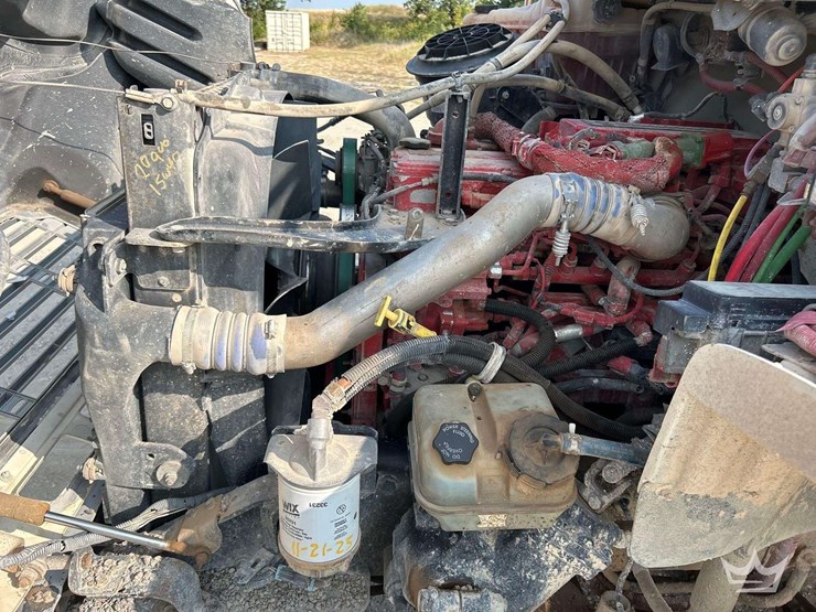2012-freightliner-m2-106-image-9