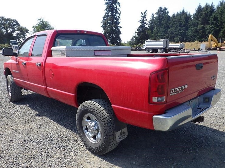 2004-dodge-2500-image-3