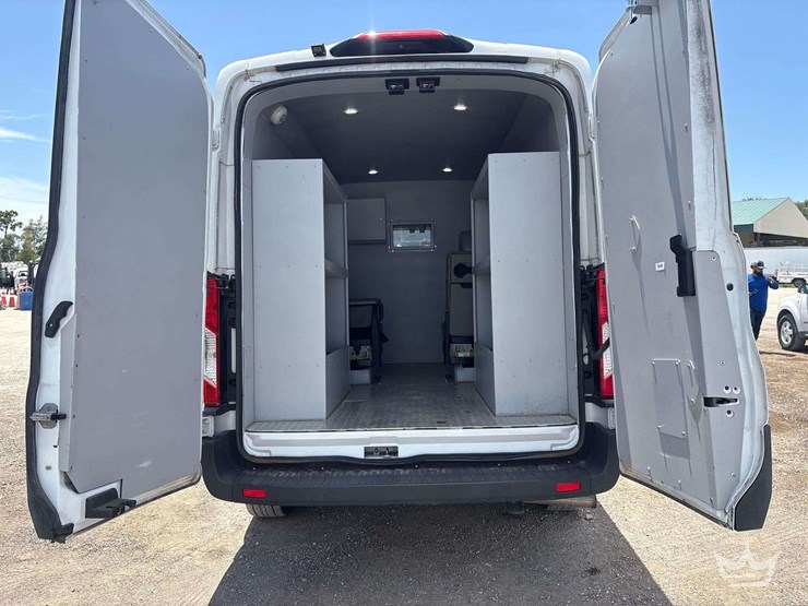 2022-ford-transit-image-26