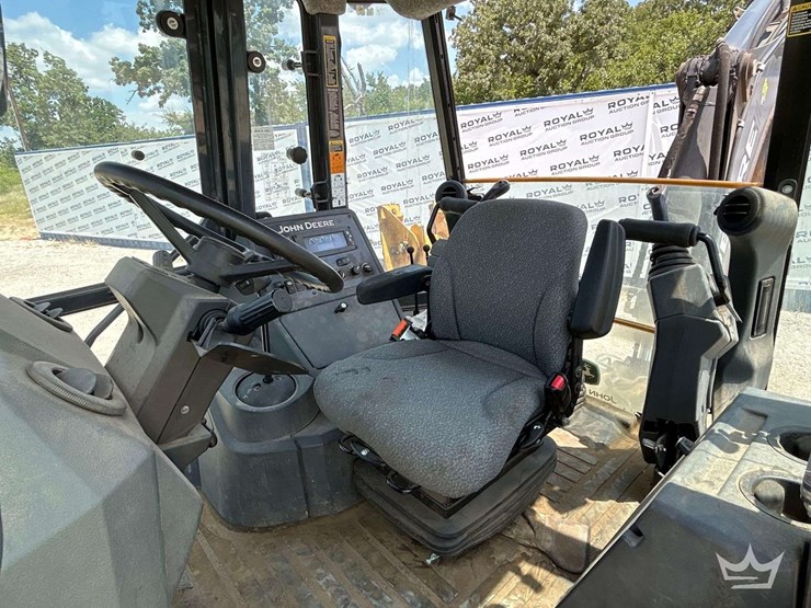 2019-deere-410l-image-11