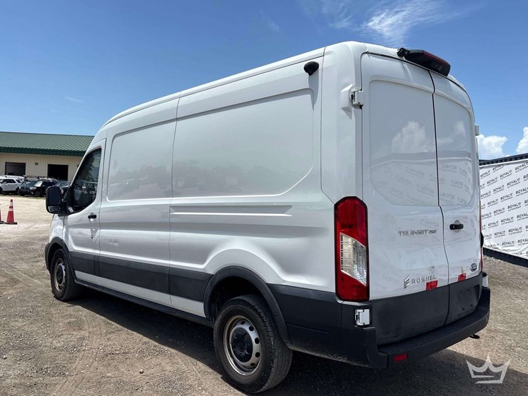 2022-ford-transit-image-4