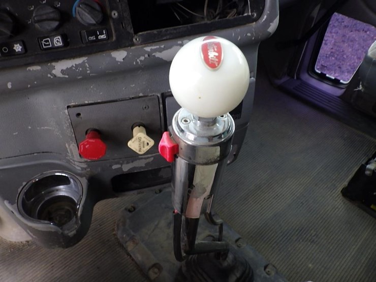 2009-peterbilt-387-image-54