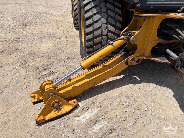 2020-deere-310l-image-26