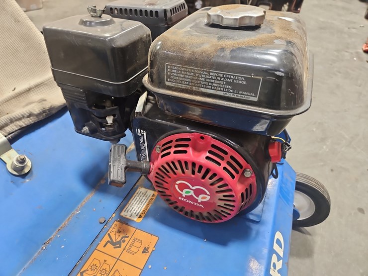 bluebird-24"-lawn-thatcher-image-5