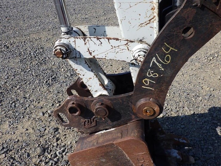 takeuchi-tb240-image-33