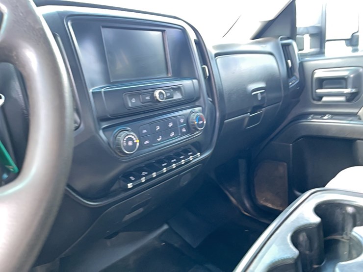 2017-chevrolet-2500hd-image-14