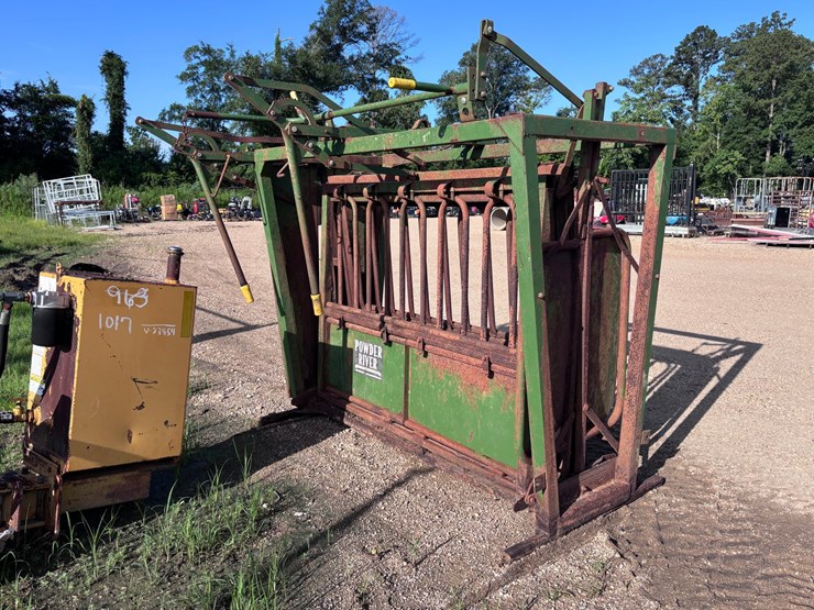 #965-•-cattle-squeeze-chute-image-2