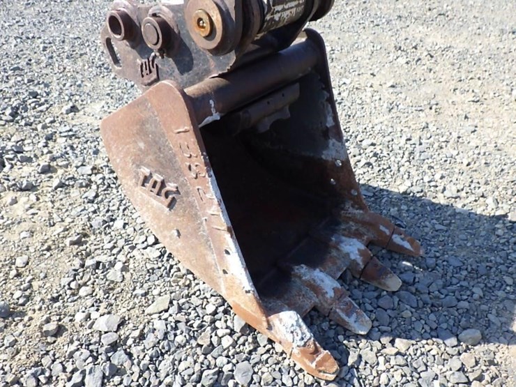 takeuchi-tb240-image-32