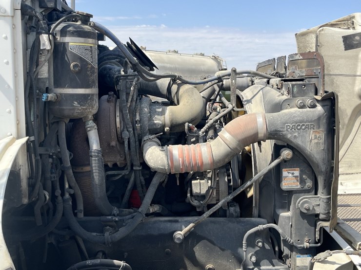 2012-peterbilt-337-image-13