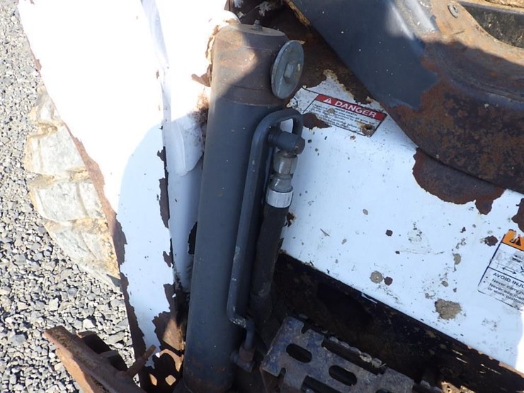 2013-bobcat-s750-image-11