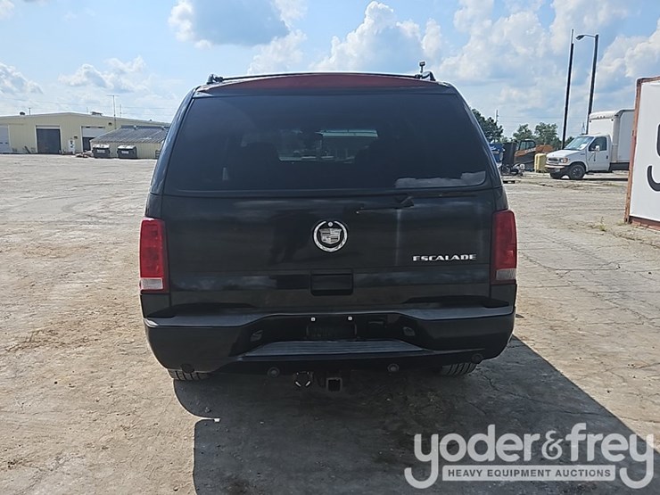 2003-cadillac-escalade-image-5