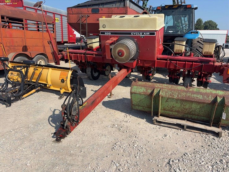 international-800-image-2