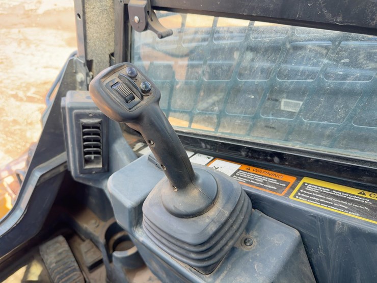 2023-deere-333g-image-21