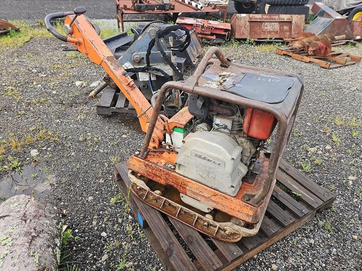 mikasa-mvh-402dsb-reversible-plate-compactor-image-2