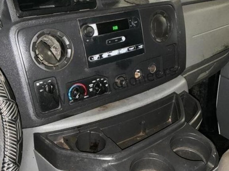 2009-ford-cargo-image-21