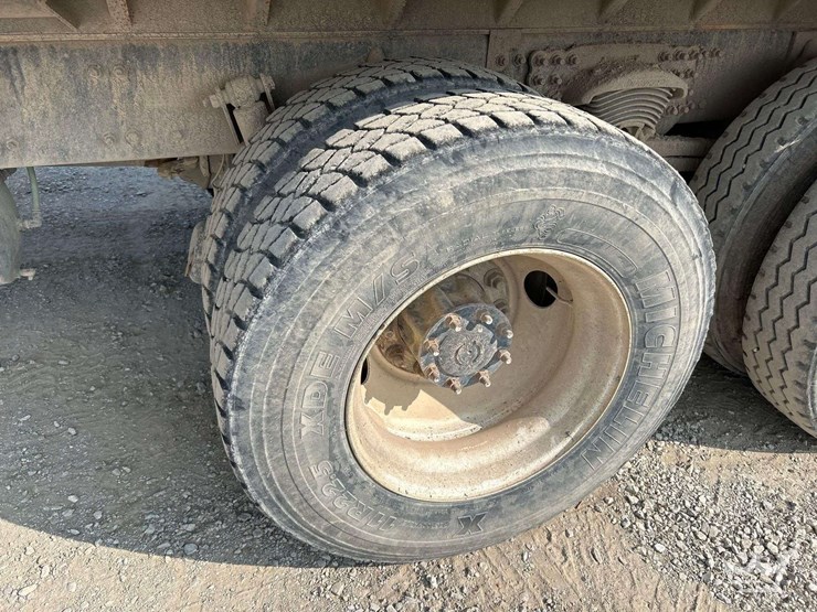 2012-freightliner-m2-106-image-29