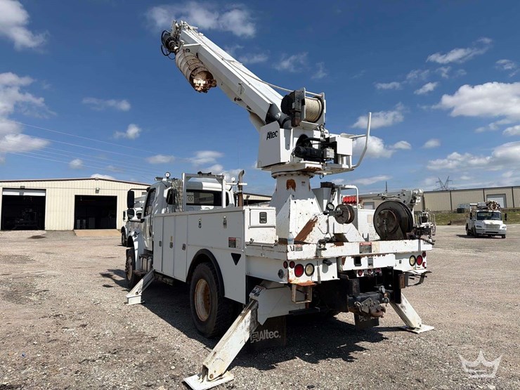 2014-freightliner-m2-106-image-2