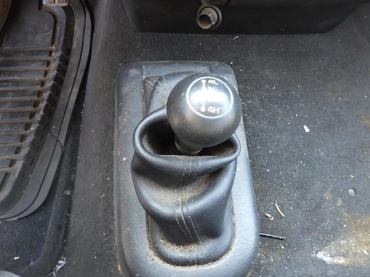 2004-dodge-2500-image-30