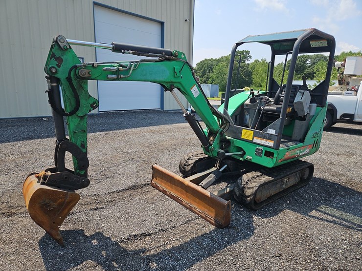 2011-bobcat-325g-image-1