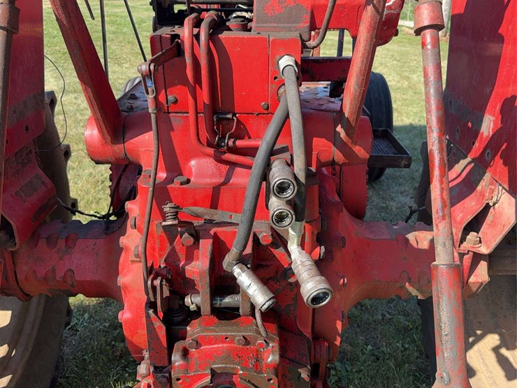 farmall-806-diesel-image-37