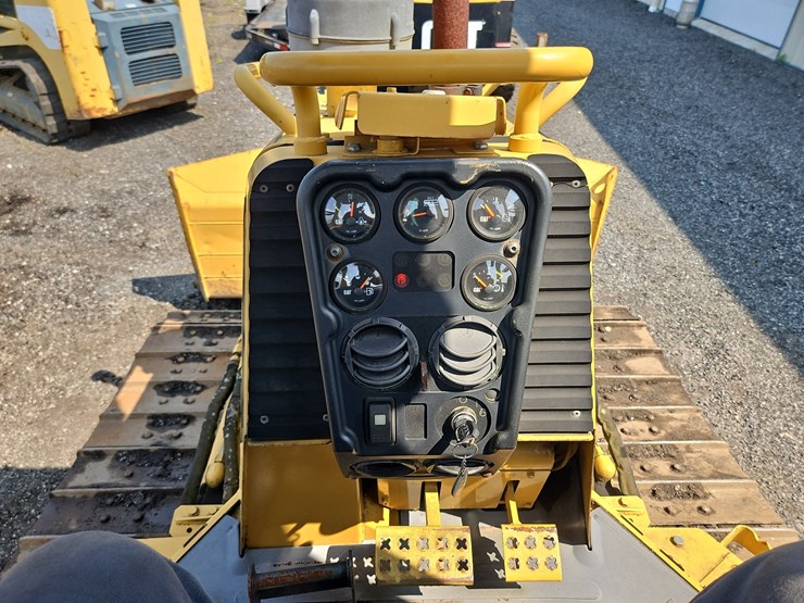 2006-caterpillar-d4g-xl-image-30