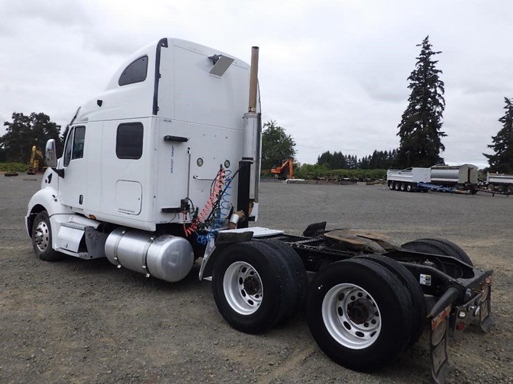 2009-peterbilt-387-image-3