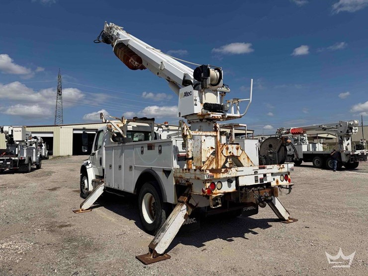 2016-freightliner-m2-106-image-6