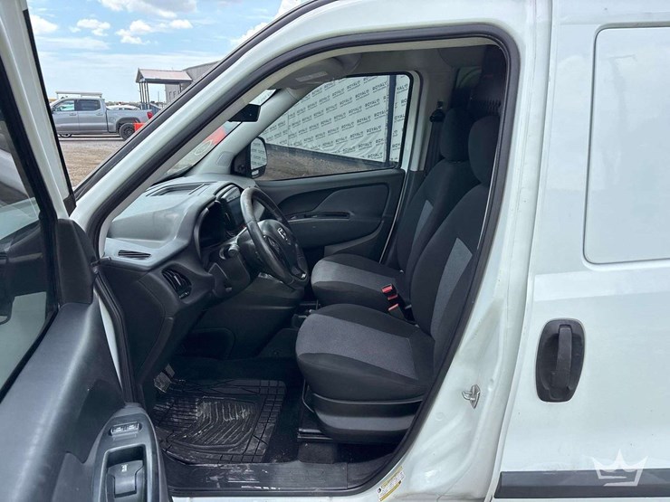 2017-ram-promaster-city-image-11