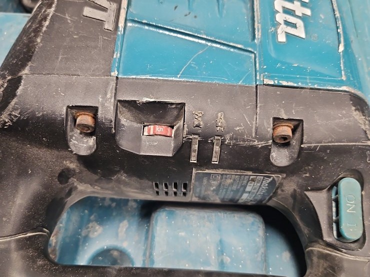makita-hm1317cb-electric-demolition-hammer-image-3