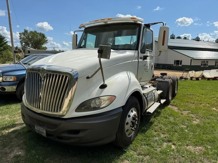 2010-international-prostar-image-1