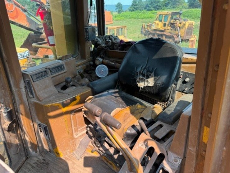 caterpillar-d10-image-17