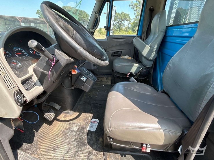 2011-international-durastar-4300-image-12