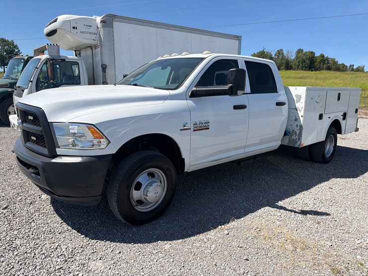 2016-dodge-3500-image-1