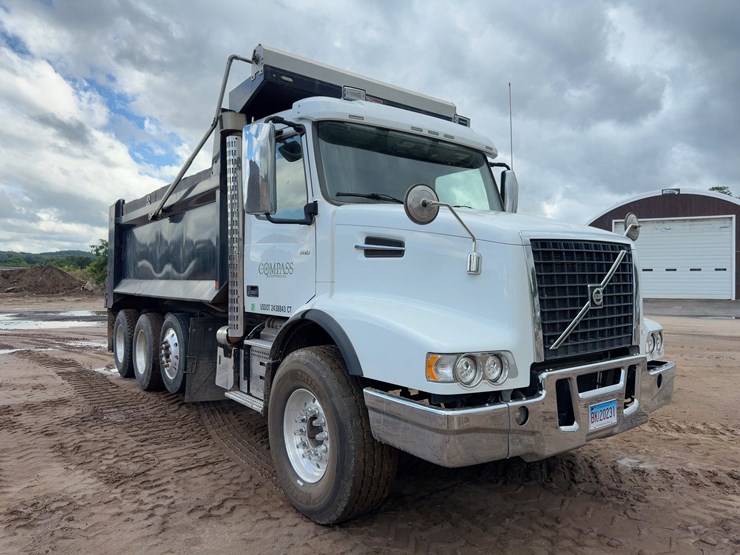 2021-volvo-vhd-tri/a-dump-truck-image-7