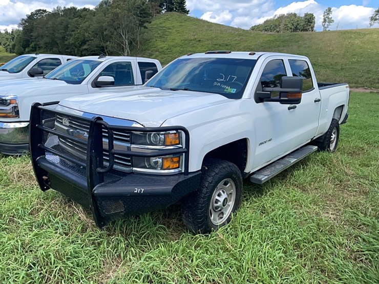 2017-chevrolet-2500hd-image-1