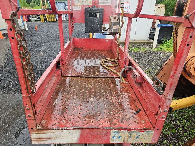 1999-mec-19'-electric-scissor-lift-image-9