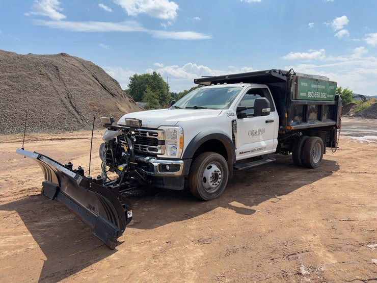 2023-ford-f550-xl-image-1