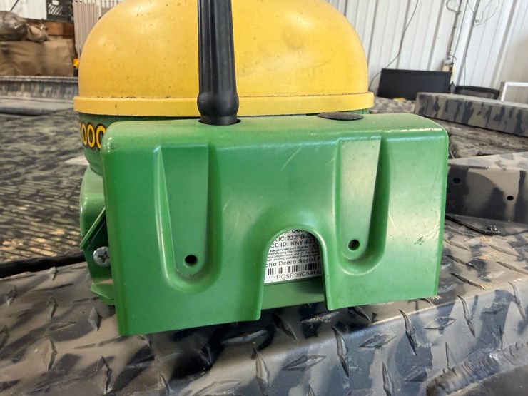 2011-john-deere-8285r-image-94