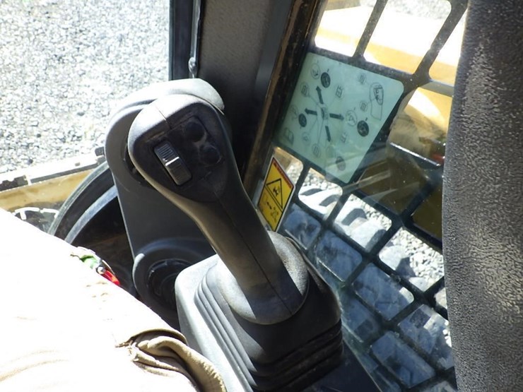 2014-caterpillar-226d3-image-24