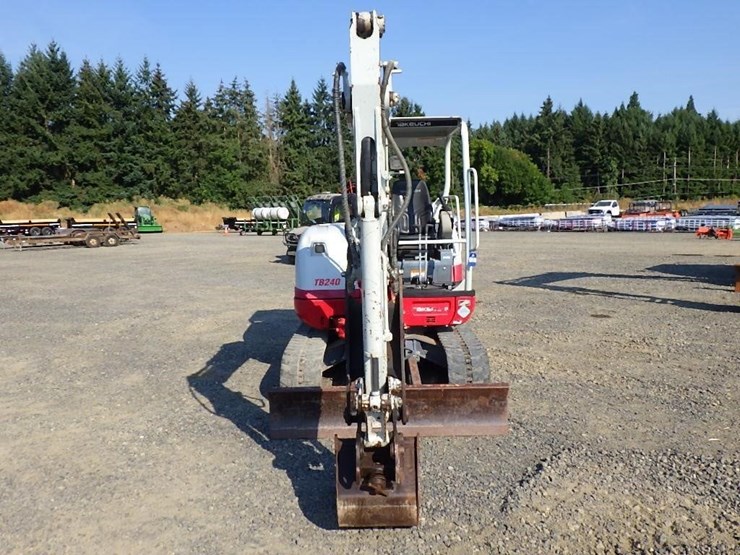 takeuchi-tb240-image-2