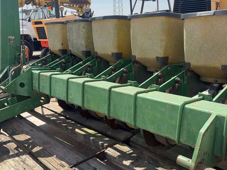 john-deere-7100-image-6