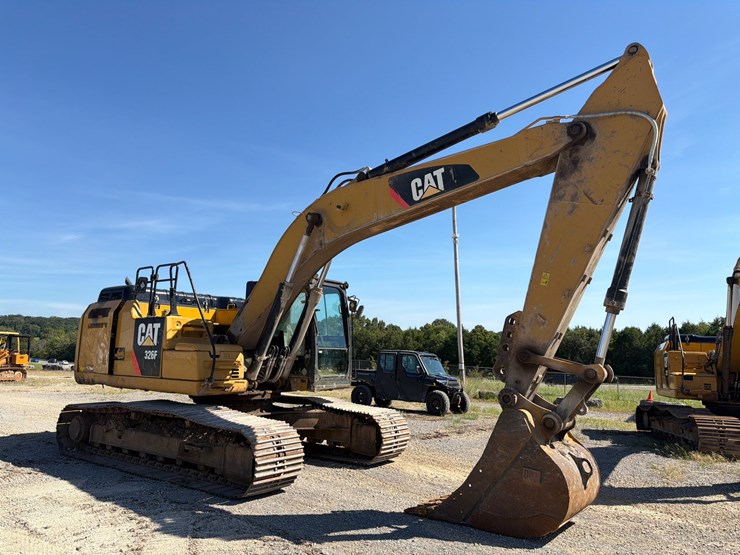 caterpillar-326fl-image-2