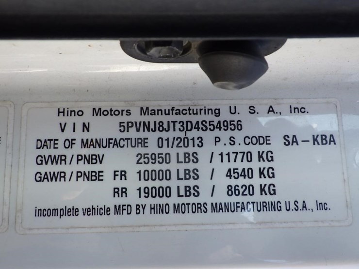 2013-hino-268-image-54