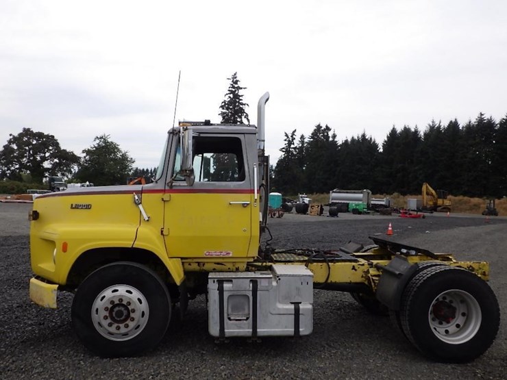 1989-ford-l9000-image-2