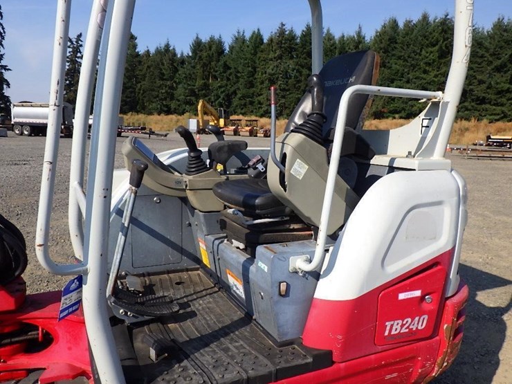 takeuchi-tb240-image-38