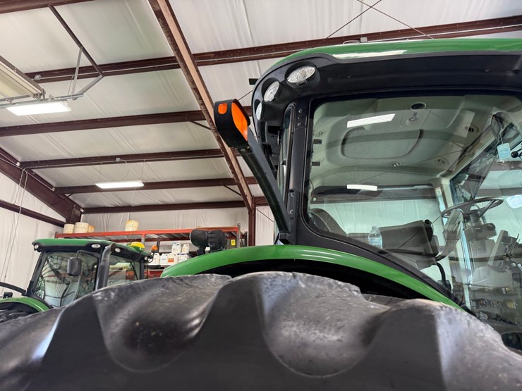 2011-john-deere-8285r-image-53